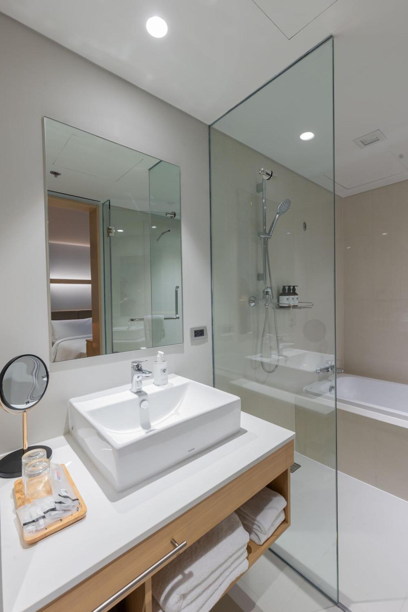 Nishitetsu Hotel Croom Bangkok Silom Exterior photo