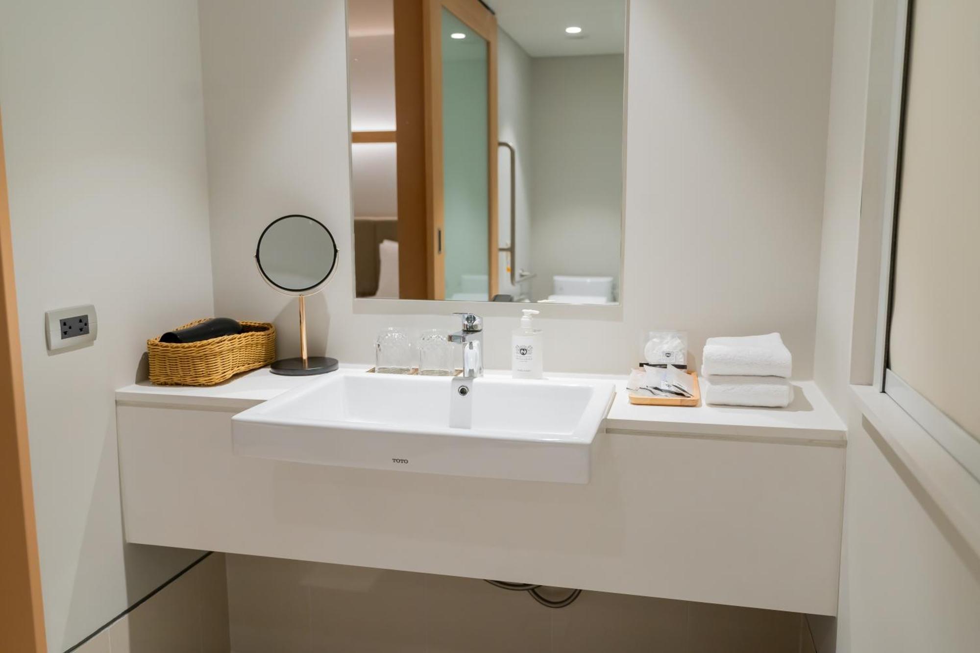 Nishitetsu Hotel Croom Bangkok Silom Exterior photo
